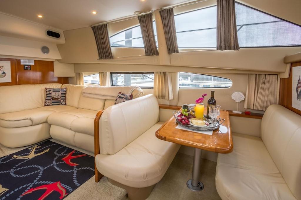 Отель Sea Pearl Boston Yacht Экстерьер фото