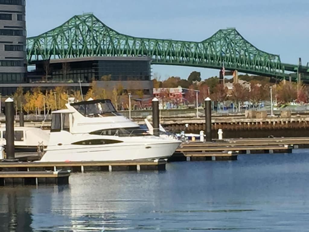 Отель Sea Pearl Boston Yacht Экстерьер фото
