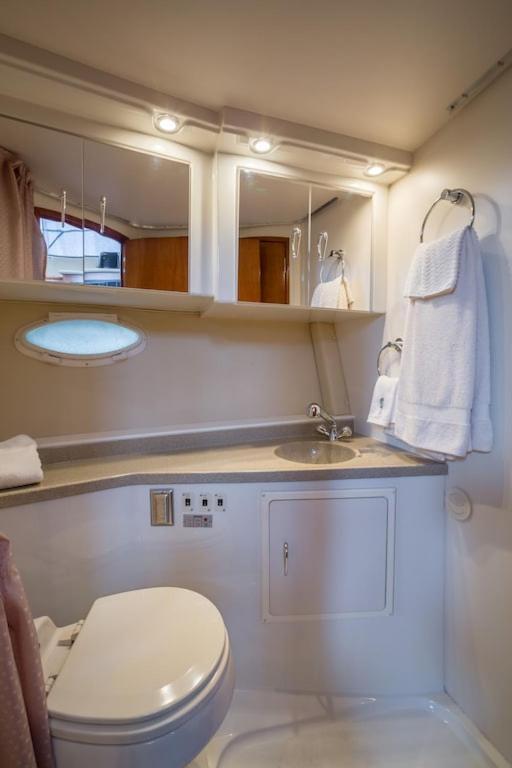 Отель Sea Pearl Boston Yacht Экстерьер фото