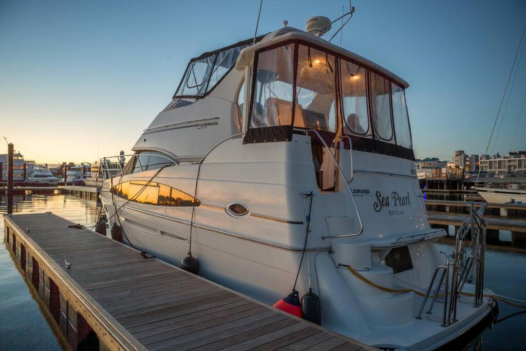 Отель Sea Pearl Boston Yacht Экстерьер фото
