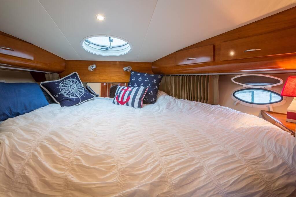 Отель Sea Pearl Boston Yacht Экстерьер фото