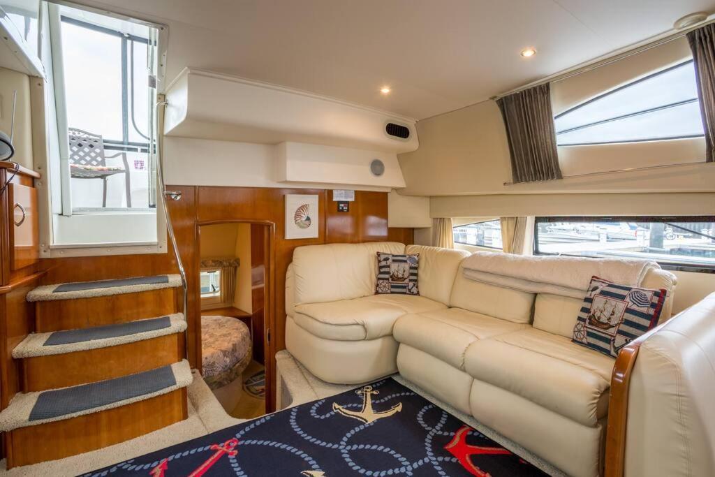 Отель Sea Pearl Boston Yacht Экстерьер фото
